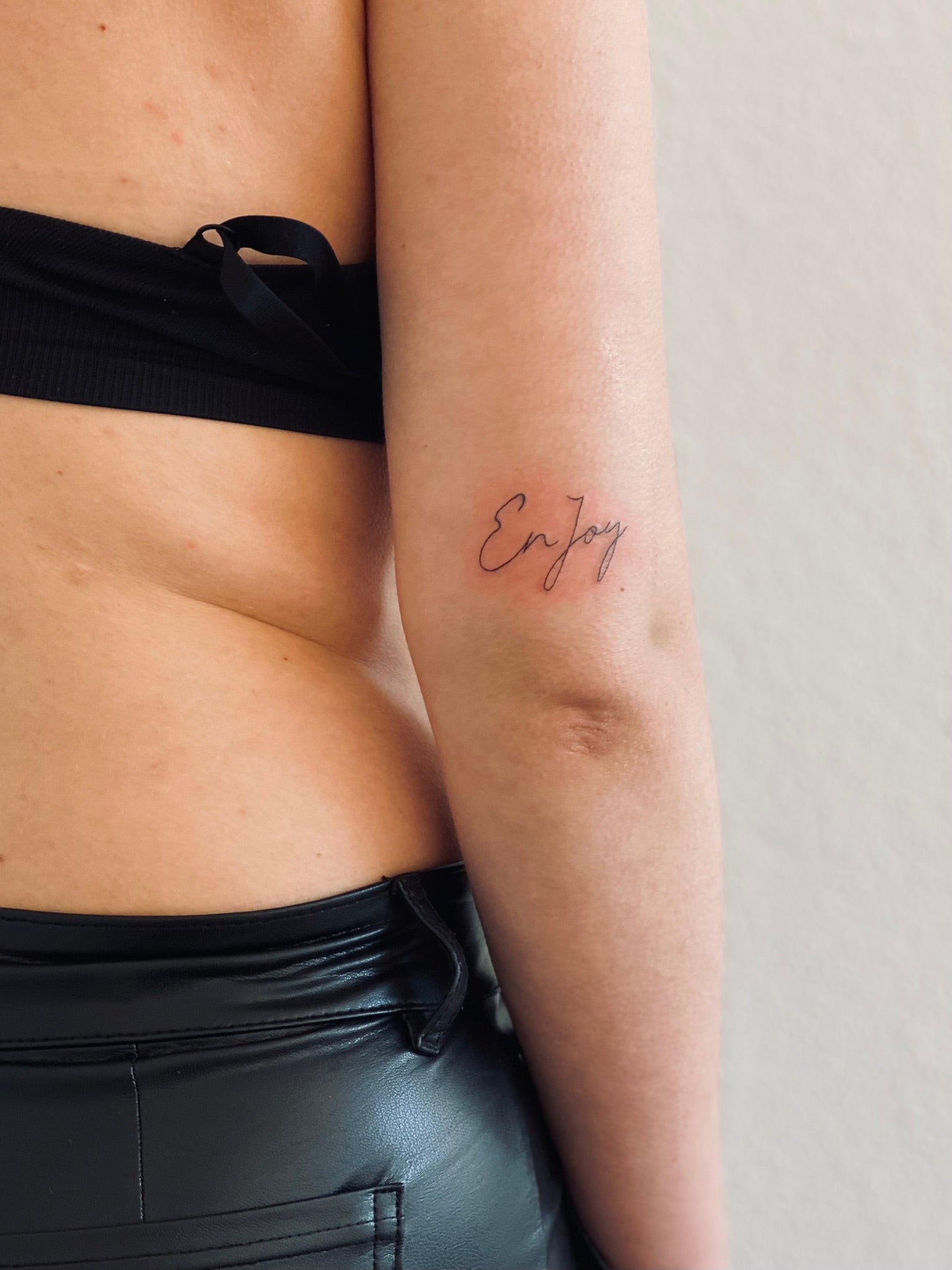 EnJoy fine line tattoo