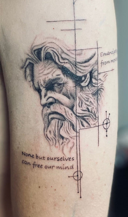 Tattoo Saar – tattoo artiest in Zeist gespecialiseerd in fineline, feminine en realistische tatoeages, inclusief gratis adviesgesprek.