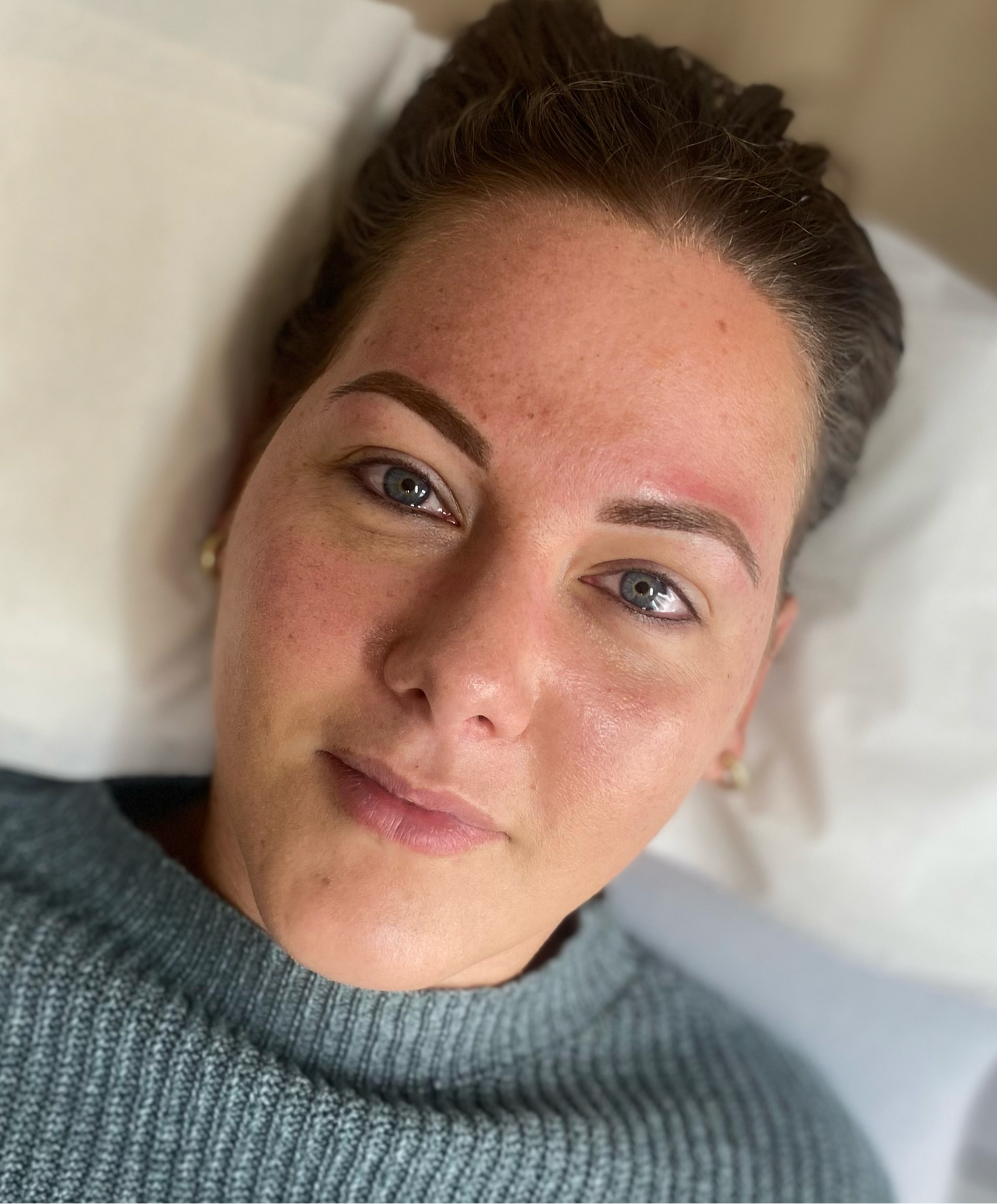 Permanente make-up voor wenkbrauwen met een natuurlijke uitstraling. Perfecte vorm en kleur, elke dag opnieuw.