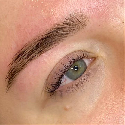 verf je wenkbrauwen en wimpers voor meer definitie 